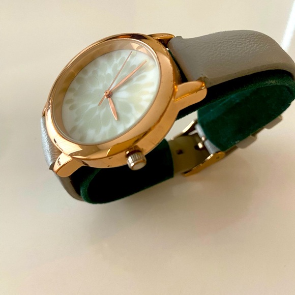 $3/10 Fashionable Watch - Picture 4 of 4